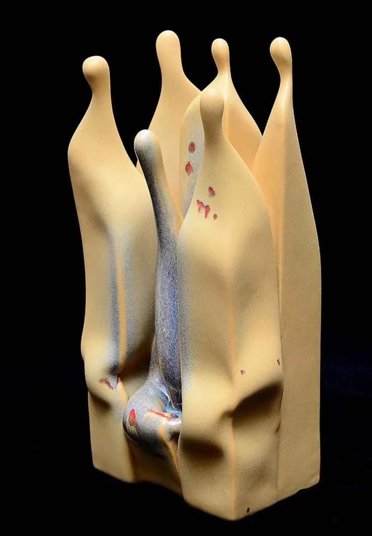 yakınlaştır "Töre 17" eseri KEMAL ULUDAĞ tarafından 2016 yılında 29x17x13 cm ölçülerinde Stoneware-1200 °C tekniği ile yapılmıştır.