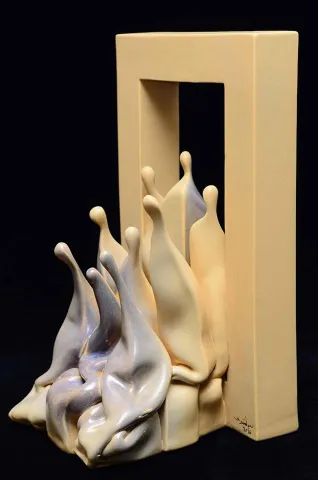 "Töre 27" eseri KEMAL ULUDAĞ tarafından 2016 yılında 40x27x23 cm ölçülerinde Stoneware-1200 °C tekniği ile yapılmıştır.