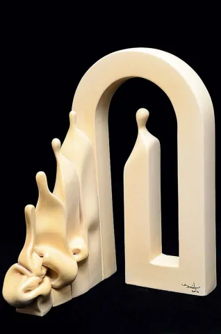 "Töre 28" eseri KEMAL ULUDAĞ tarafından 2016 yılında 37x27x27 cm ölçülerinde Stoneware-1200 °C tekniği ile yapılmıştır.