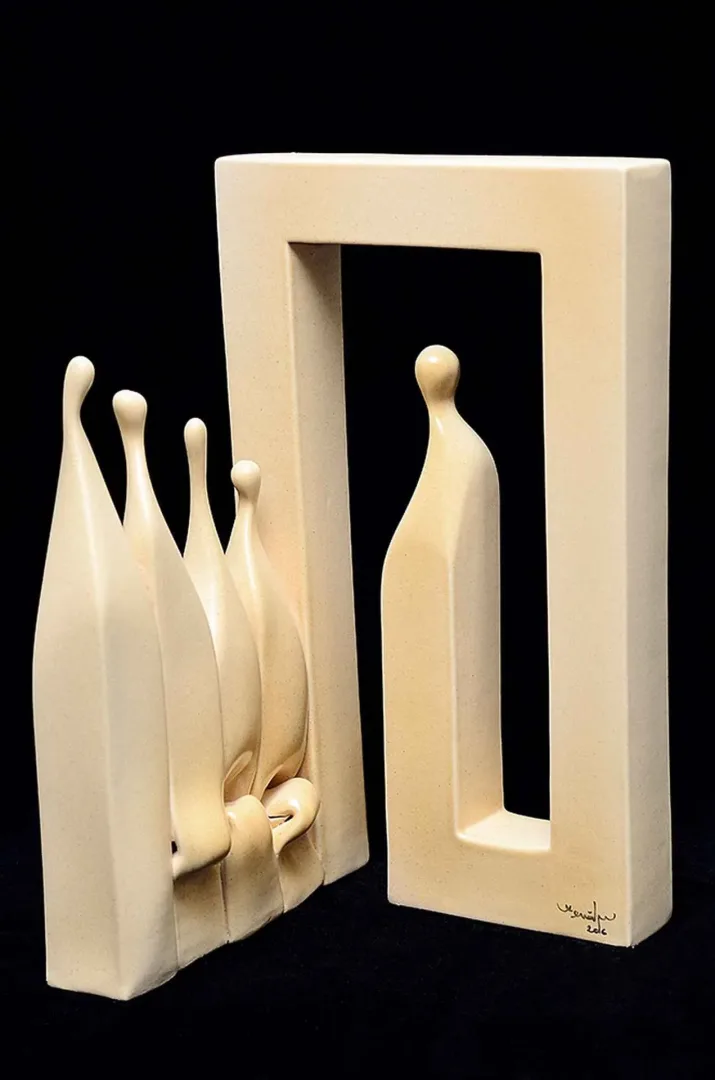 yakınlaştır "Töre 29" eseri KEMAL ULUDAĞ tarafından 2016 yılında 37x27x27 cm ölçülerinde Stoneware-1200 °C tekniği ile yapılmıştır.