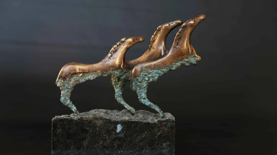 yakınlaştır "İsimsiz" eseri SELÇUK YILMAZ tarafından 24x26x10 cm ölçülerinde Bronz tekniği ile yapılmıştır.