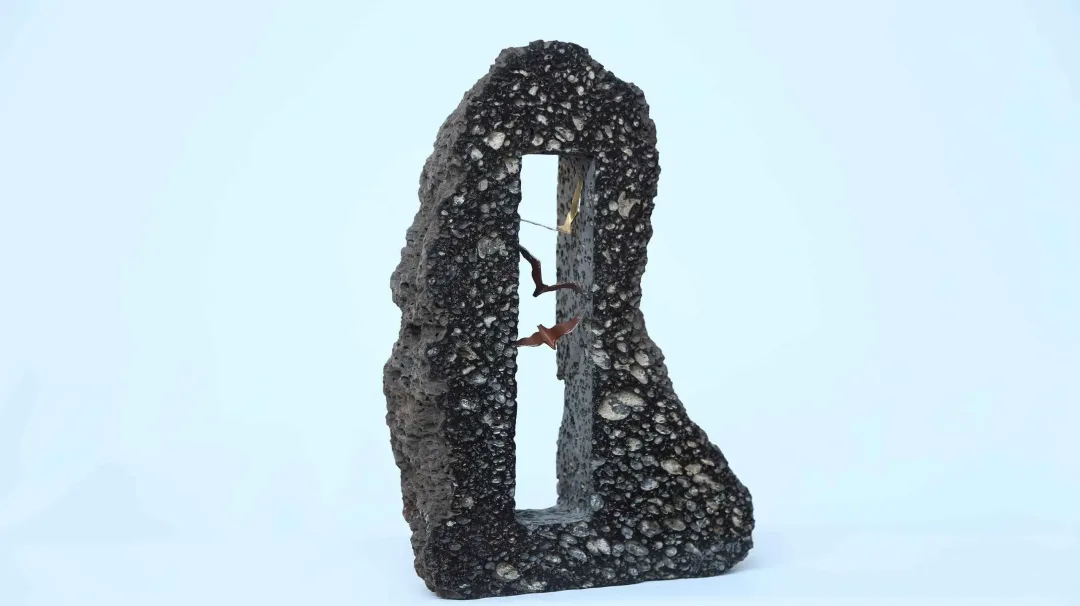 yakınlaştır "isimsiz" eseri SELÇUK YILMAZ tarafından 32x21x6 cm ölçülerinde bazalt+bakır+pirinç tekniği ile yapılmıştır.