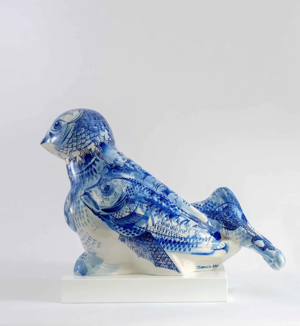 yakınlaştır "Simurg 1" eseri SEMİH KAPLAN tarafından 2016 yılında 45x66x25 cm ölçülerinde Sıraltı Dekorlu Elle Şekillendirme Seramik Form tekniği ile yapılmıştır.