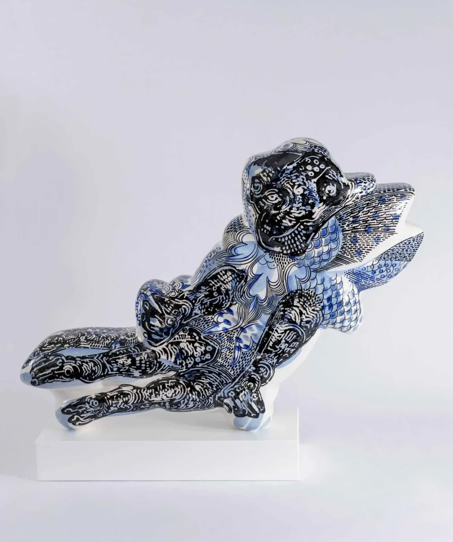 yakınlaştır "Nereus 1" eseri SEMİH KAPLAN tarafından 2016 yılında 33x62x13 cm ölçülerinde Sıraltı Dekorlu Elle Şekillendirme Seramik Form tekniği ile yapılmıştır.