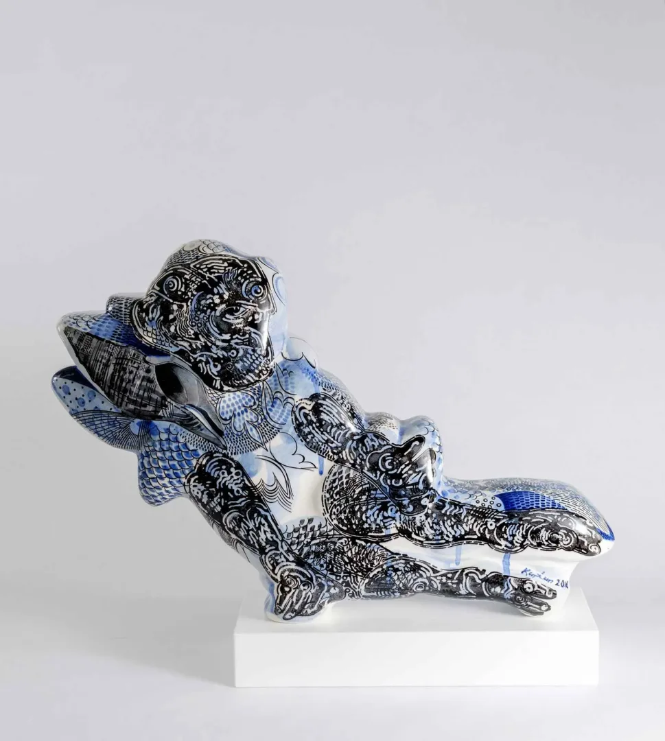 yakınlaştır "Nereus 3" eseri SEMİH KAPLAN tarafından 2016 yılında 33x62x13 cm ölçülerinde Sıraltı Dekorlu Elle Şekillendirme Seramik Form tekniği ile yapılmıştır.