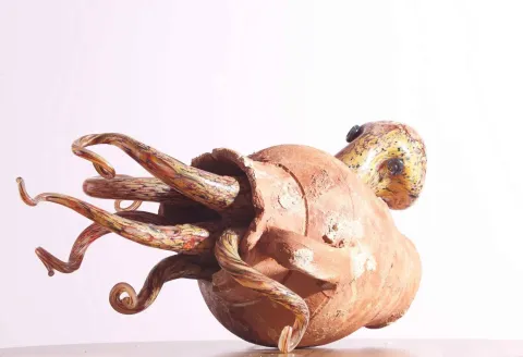 TAHA BAYDAR — “Haliç-I,,” "Haliç-I,," eseri TAHA BAYDAR tarafından Serbest Sıcak Cam Şekillendirme tekniği ile yapılmıştır.