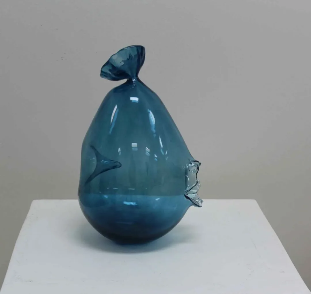 yakınlaştır "Aura-1" eseri UFUK AKBEY tarafından 48x34x53 cm ölçülerinde yapılmıştır.