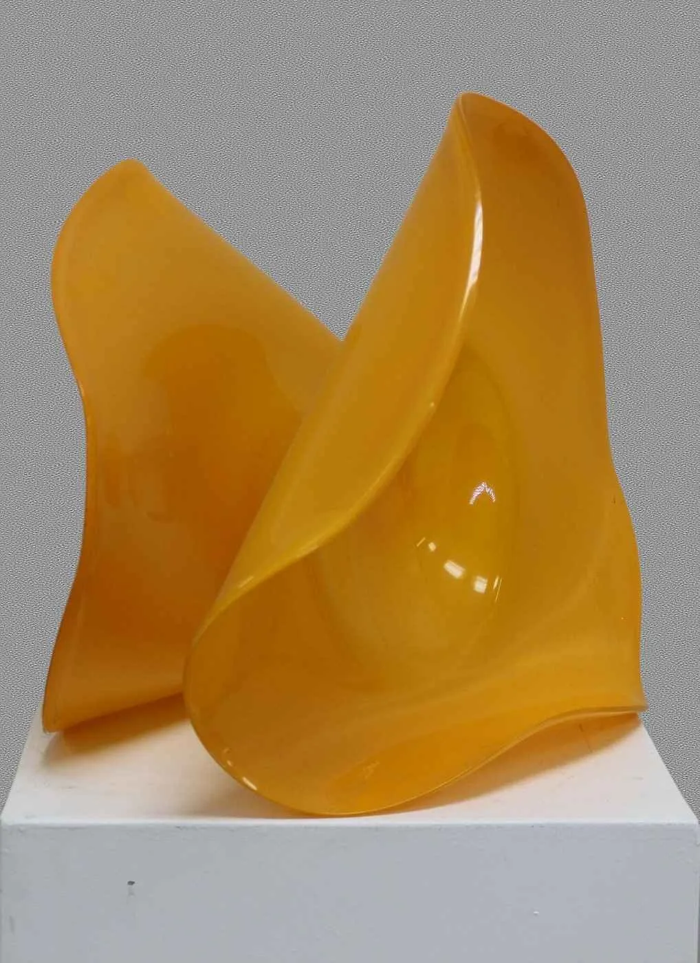 "Enstantane-2" eseri UFUK AKBEY tarafından 42x26x22 cm ölçülerinde yapılmıştır.