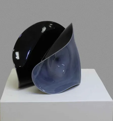 UFUK AKBEY — “Aura-3” "Aura-3" eseri UFUK AKBEY tarafından 30x39x21 cm ölçülerinde yapılmıştır.