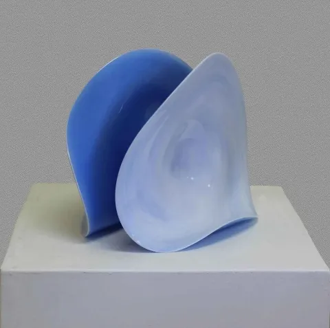 UFUK AKBEY — “Aura-6” "Aura-6" eseri UFUK AKBEY tarafından 32x36x21 cm ölçülerinde yapılmıştır.