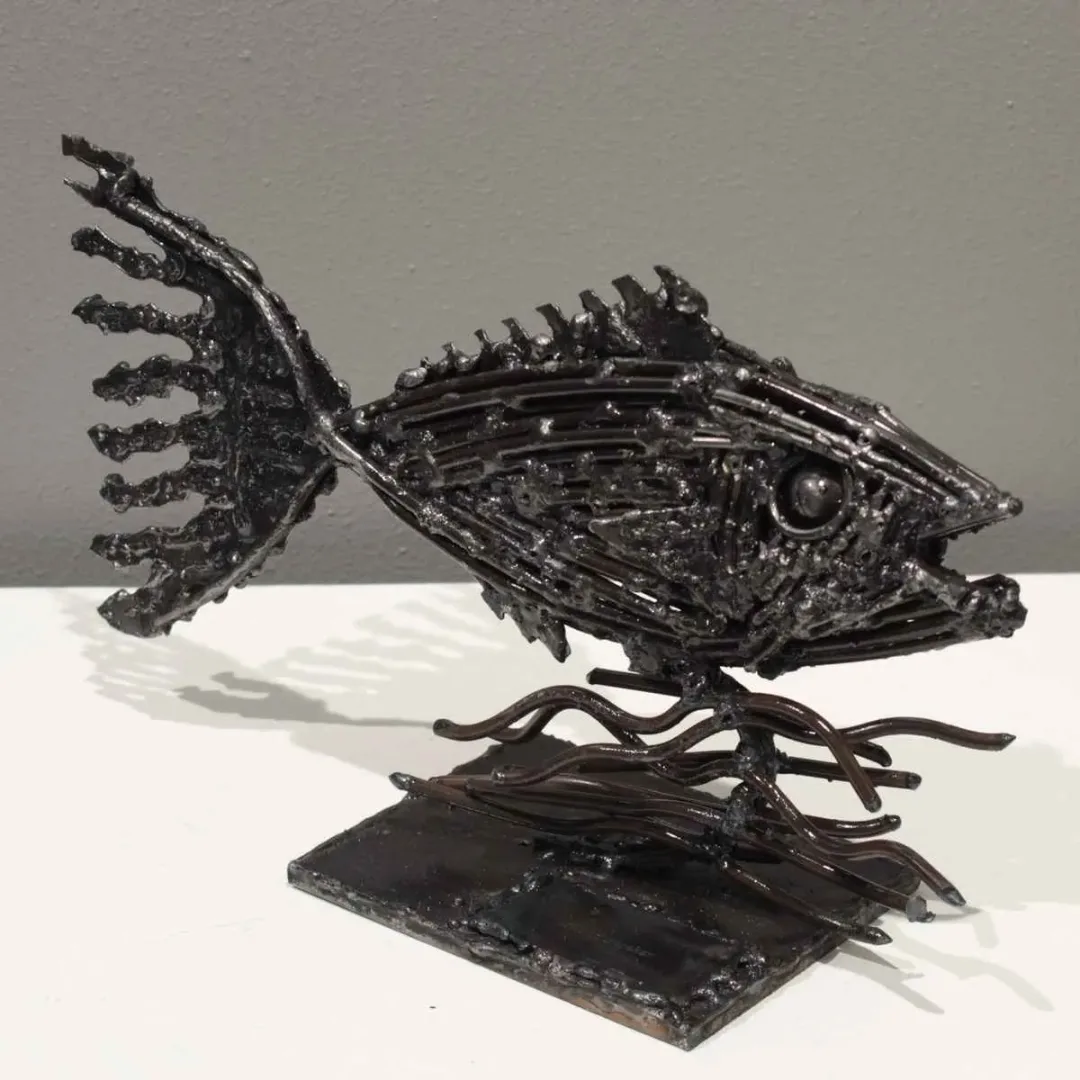 yakınlaştır "Balık" eseri MURAT YILDIRIMÇAKAR tarafından 2016 yılında 27x16x9 cm ölçülerinde Metal tekniği ile yapılmıştır.