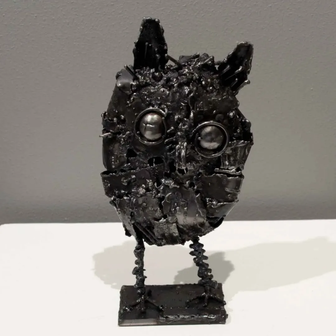 "Baykuş" eseri MURAT YILDIRIMÇAKAR tarafından 2016 yılında 12x24x6 cm ölçülerinde Metal tekniği ile yapılmıştır.