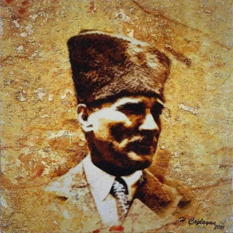 HASAN ÇAĞLAYAN — “Atatürk”, 2016 "Atatürk" eseri HASAN ÇAĞLAYAN tarafından 2016 yılında 25x25 cm ölçülerinde Tuval üzeri karışık teknik tekniği ile yapılmıştır.