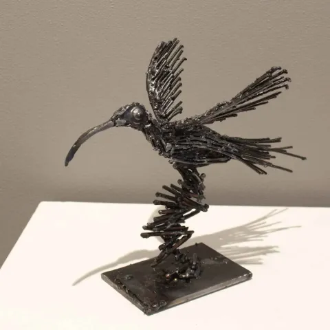 "Kum Kuşu" eseri MURAT YILDIRIMÇAKAR tarafından 2016 yılında 26x21x8 cm ölçülerinde Metal tekniği ile yapılmıştır.