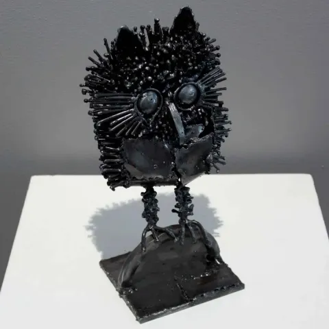 "Baykuş" eseri MURAT YILDIRIMÇAKAR tarafından 2016 yılında 25x13x11 cm ölçülerinde Metal tekniği ile yapılmıştır.