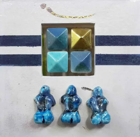 "isimsiz" eseri AYSUN ÇÖLBAYIR DİNİZ tarafından 2016 yılında 25x25 cm ölçülerinde Seramik tekniği ile yapılmıştır.