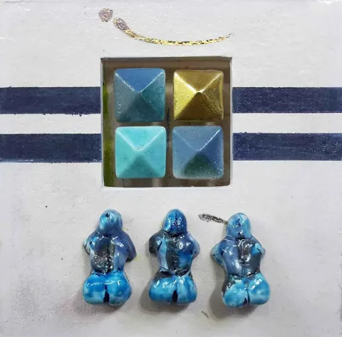 "isimsiz" eseri AYSUN ÇÖLBAYIR DİNİZ tarafından 2016 yılında 25x25 cm ölçülerinde Seramik tekniği ile yapılmıştır.