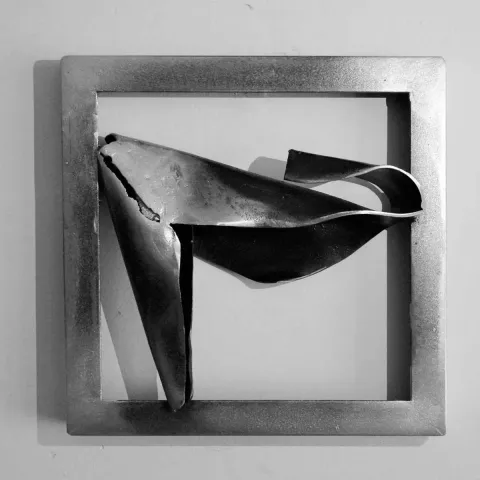 SANEM TUFAN — “isimsiz”, 2016 "isimsiz" eseri SANEM TUFAN tarafından 2016 yılında 25x25 cm ölçülerinde Metal tekniği ile yapılmıştır.