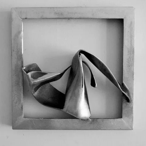 SANEM TUFAN — “isimsiz”, 2016 "isimsiz" eseri SANEM TUFAN tarafından 2016 yılında 25x25 cm ölçülerinde Metal tekniği ile yapılmıştır.