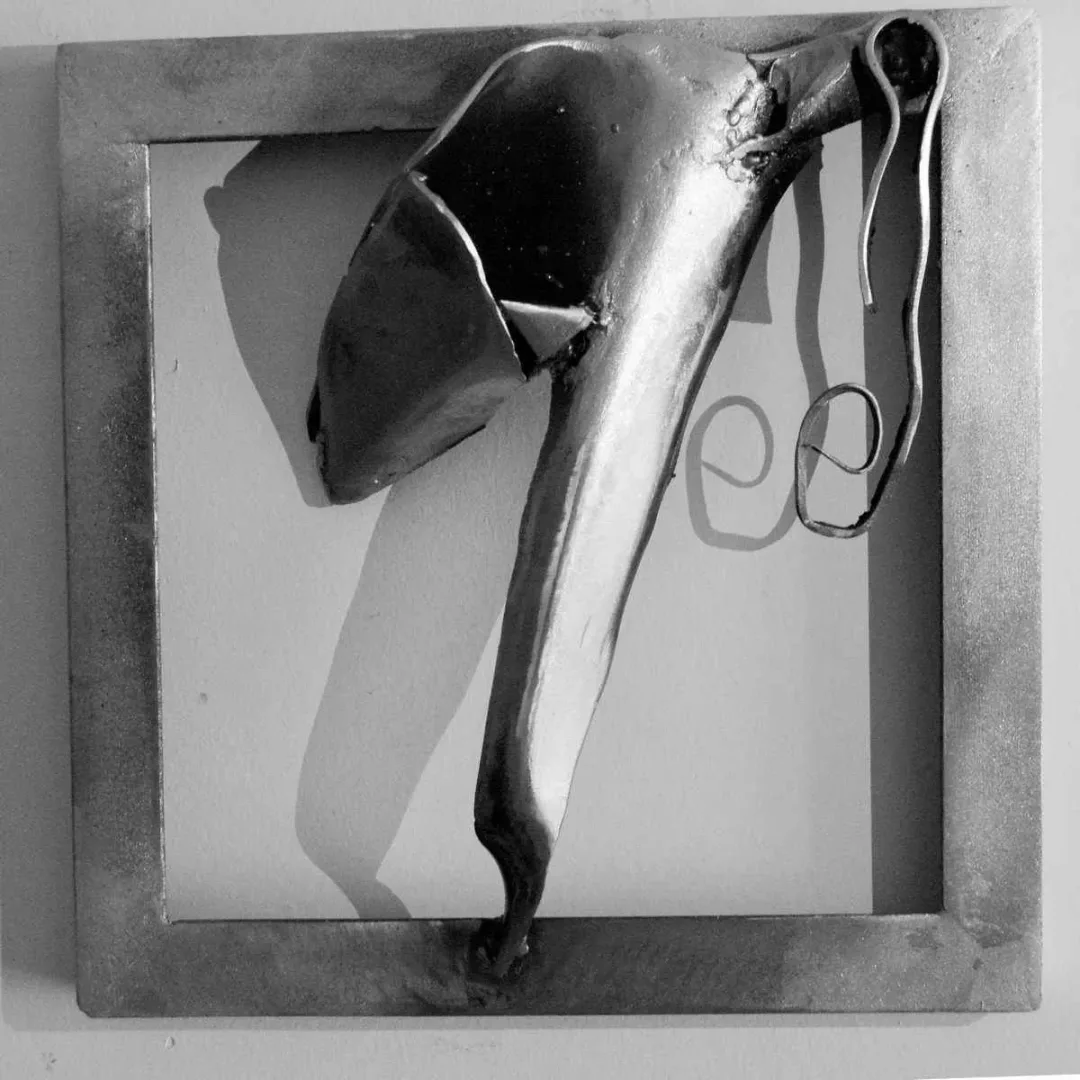 "isimsiz" eseri SANEM TUFAN tarafından 2016 yılında 25x25 cm ölçülerinde Metal tekniği ile yapılmıştır.