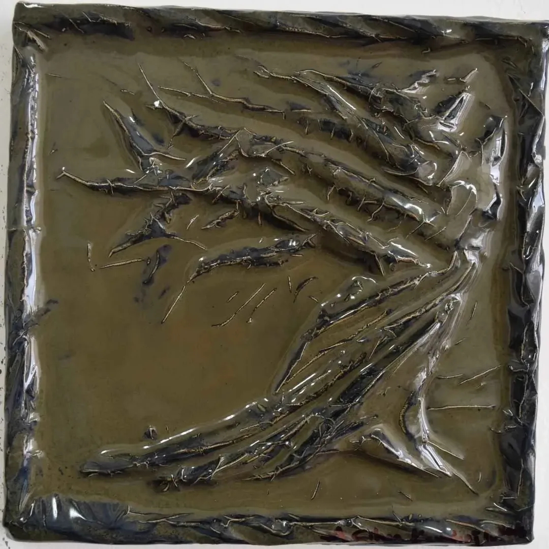 "isimsiz" eseri ALİ CİHAN KAYALIOĞLU tarafından 2016 yılında 25x25 cm ölçülerinde Seramik tekniği ile yapılmıştır.