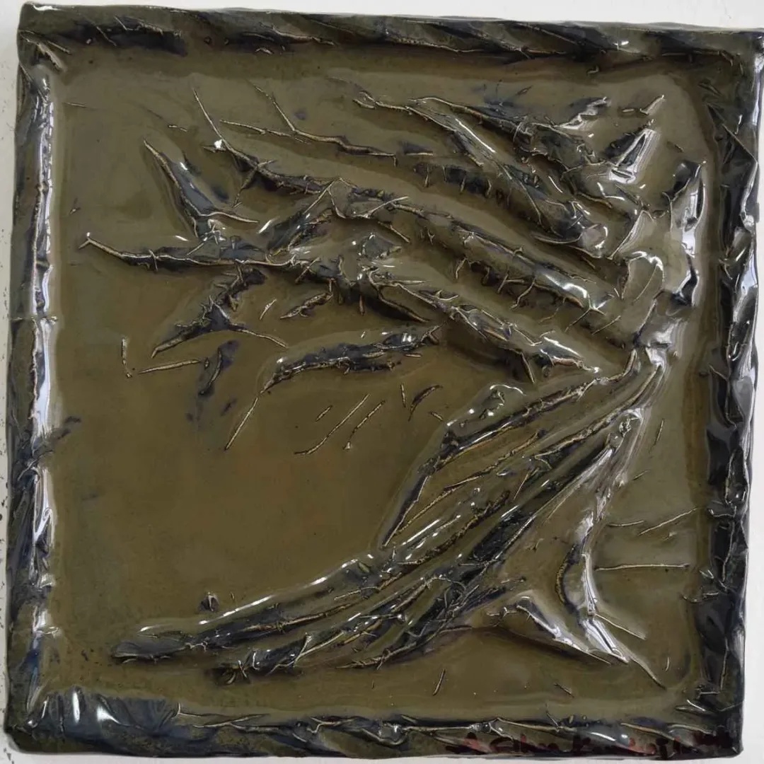 yakınlaştır "isimsiz" eseri ALİ CİHAN KAYALIOĞLU tarafından 2016 yılında 25x25 cm ölçülerinde Seramik tekniği ile yapılmıştır.
