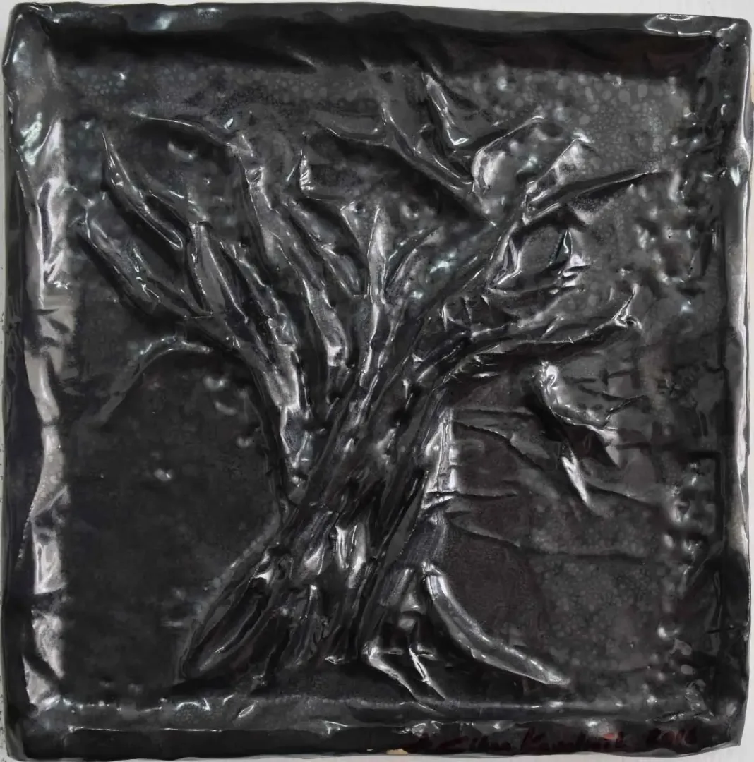 "isimsiz" eseri ALİ CİHAN KAYALIOĞLU tarafından 2016 yılında 25x25 cm ölçülerinde Seramik tekniği ile yapılmıştır.