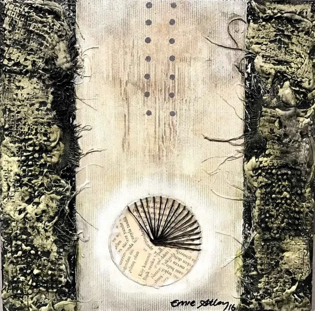 "isimsiz" eseri EMRE ATLAN tarafından 2016 yılında 25x25 cm ölçülerinde Tuval üzeri karışık teknik tekniği ile yapılmıştır.