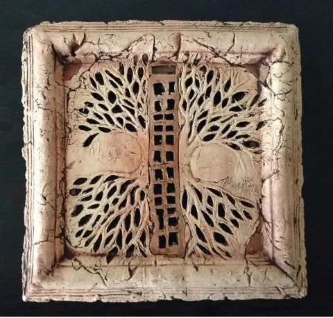 MİNE POYRAZ — “isimsiz”, 2016 "isimsiz" eseri MİNE POYRAZ tarafından 2016 yılında 25x25 cm ölçülerinde Seramik tekniği ile yapılmıştır.
