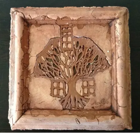 "isimsiz" eseri MİNE POYRAZ tarafından 2016 yılında 25x25 cm ölçülerinde Seramik tekniği ile yapılmıştır.