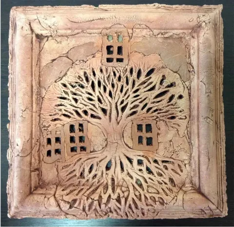 "isimsiz" eseri MİNE POYRAZ tarafından 2016 yılında 25x25 cm ölçülerinde Seramik tekniği ile yapılmıştır.