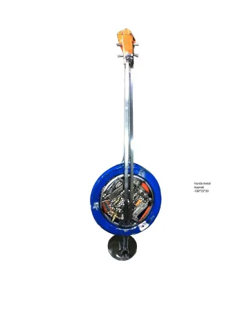 ASAF ERDEMLİ — “Bonjo”, 2017 "Bonjo" eseri ASAF ERDEMLİ tarafından 2017 yılında 100x35x20 cm ölçülerinde Hurda metal tekniği ile yapılmıştır.