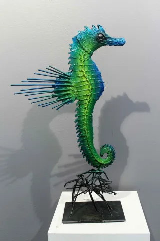 MURAT YILDIRIMÇAKAR — “Deniz Atı”, 2017 "Deniz Atı" eseri MURAT YILDIRIMÇAKAR tarafından 2017 yılında 63x35x16 cm ölçülerinde Metal tekniği ile yapılmıştır.