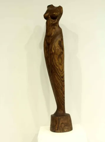 Bu eser AZİMET KARAMAN tarafından 2017 yılında 104x20x14 cm ölçülerinde Ahşap Yontu tekniği ile yapılmıştır.