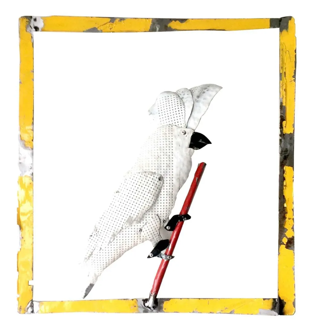 yakınlaştır "Papağan" eseri ASAF ERDEMLİ tarafından 50x50x10 cm ölçülerinde Hurda Metal, Kaynak tekniği ile yapılmıştır.