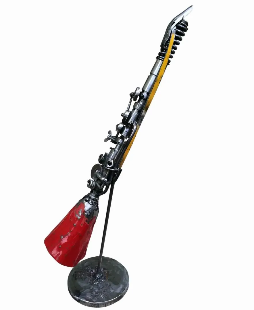 yakınlaştır "Klarnet" eseri ASAF ERDEMLİ tarafından 75x25x15 cm ölçülerinde Hurda Metal, Kaynak tekniği ile yapılmıştır.