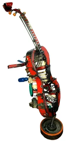 ASAF ERDEMLİ — “Keman” "Keman" eseri ASAF ERDEMLİ tarafından 75x35x30 cm ölçülerinde Hurda Metal, Kaynak tekniği ile yapılmıştır.