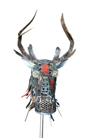 ASAF ERDEMLİ — “Geyik” "Geyik" eseri ASAF ERDEMLİ tarafından 130x80x70 cm ölçülerinde Hurda Metal, Kaynak tekniği ile yapılmıştır.
