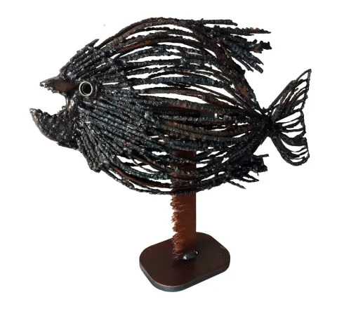 ASAF ERDEMLİ — “Balık” "Balık" eseri ASAF ERDEMLİ tarafından 50x65x15 cm ölçülerinde Hurda Metal, Kaynak tekniği ile yapılmıştır.