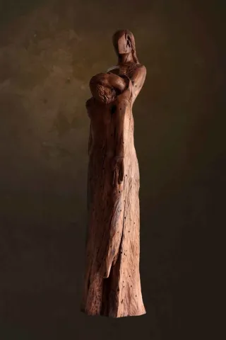 Bu eser AZİMET KARAMAN tarafından 2016 yılında 87x17x20 cm ölçülerinde Ahşap Yontma (Armut) tekniği ile yapılmıştır.