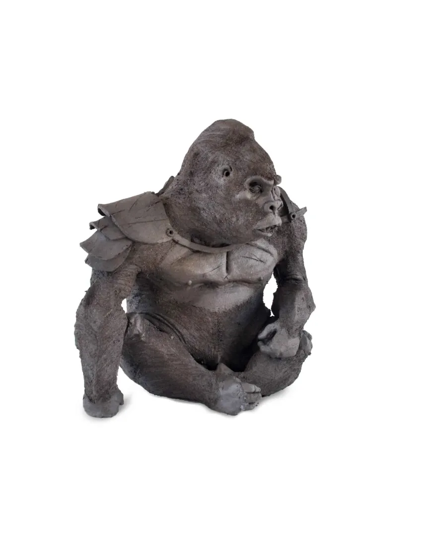 yakınlaştır "Kong Kong" eseri BUĞRA ÖZER tarafından 2017 yılında 29x28x27 cm ölçülerinde Siyah Kil-1250°C Serbest Elle Şekillendirme tekniği ile yapılmıştır.