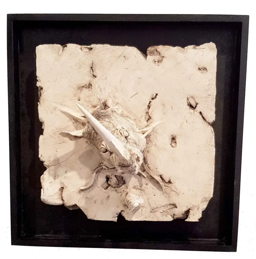yakınlaştır "İsimsiz" eseri BUĞRA ÖZER tarafından 2017 yılında 20x20x15 cm ölçülerinde Beyaz Kil-1250°C Serbest Elle ve Kalıpla Şekillendirme tekniği ile yapılmıştır.