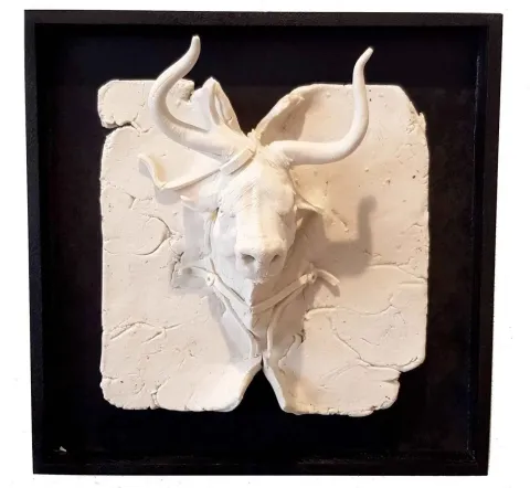 BUĞRA ÖZER — “İsimsiz”, 2017 "İsimsiz" eseri BUĞRA ÖZER tarafından 2017 yılında 20x20x15 cm ölçülerinde Beyaz Kil-1250°C Serbest Elle ve Kalıpla Şekillendirme tekniği ile yapılmıştır.