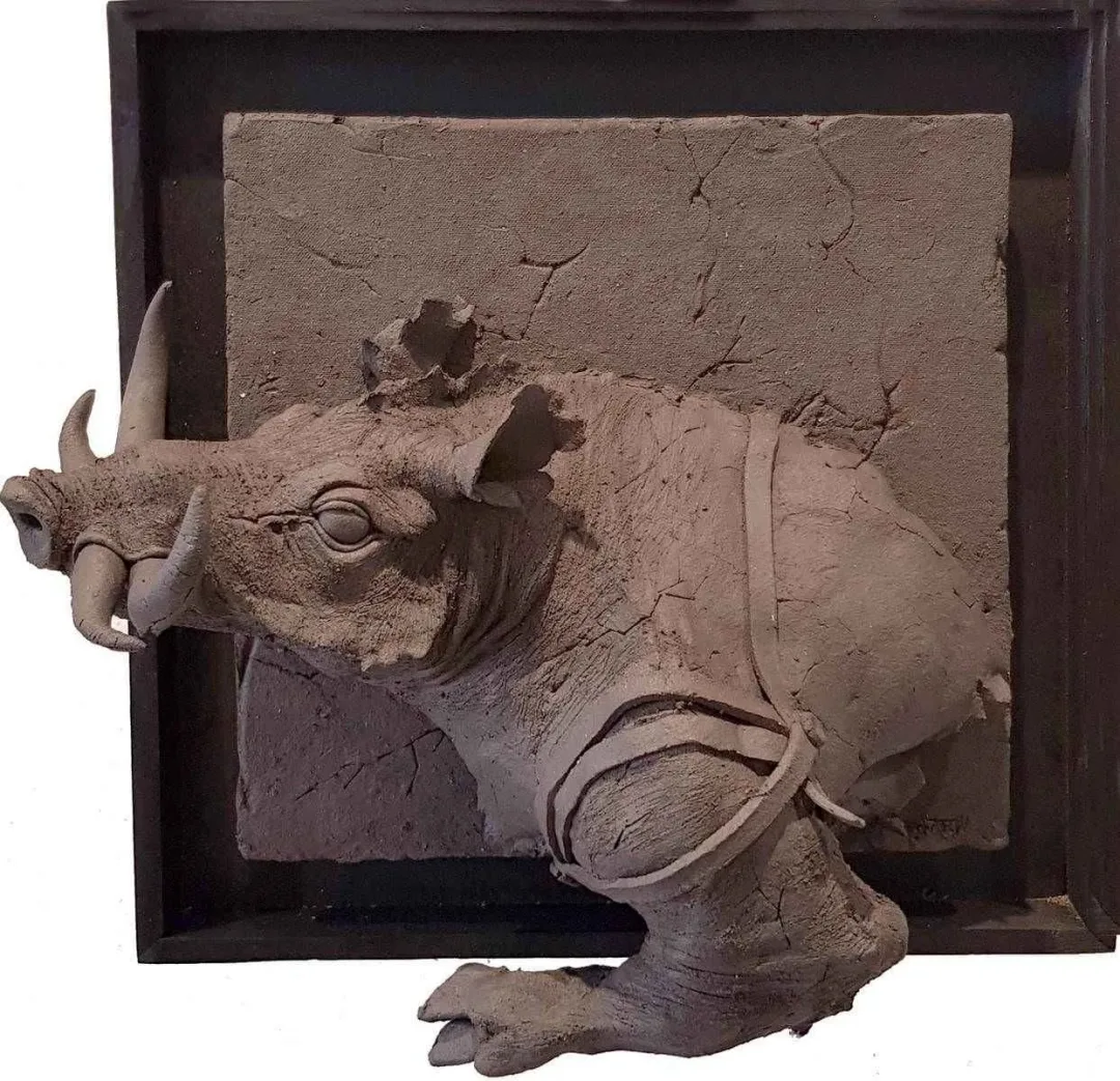 yakınlaştır "İsimsiz" eseri BUĞRA ÖZER tarafından 2017 yılında 20x20x15 cm ölçülerinde Siyah Kil-1250°C Serbest Elle ve Kalıpla Şekillendirme tekniği ile yapılmıştır.