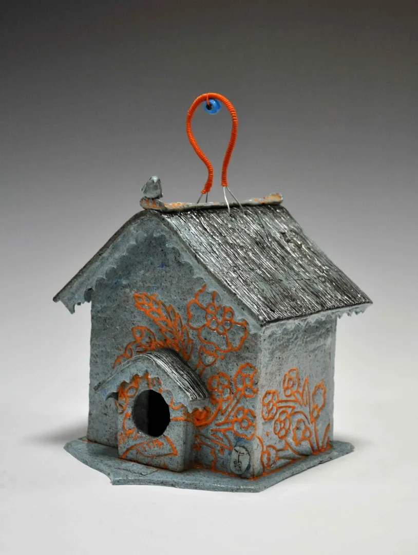 yakınlaştır "Kuş evi - mavi turuncu" eseri DENİZ ONUR ERMAN tarafından 2013 yılında 49x30 cm ölçülerinde Metal Yontu tekniği ile yapılmıştır.