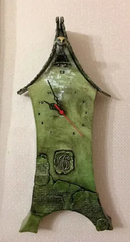 "Duvar Saati" eseri DENİZ ONUR ERMAN tarafından 2016 yılında 49x46 cm ölçülerinde Metal Plaka tekniği ile yapılmıştır.