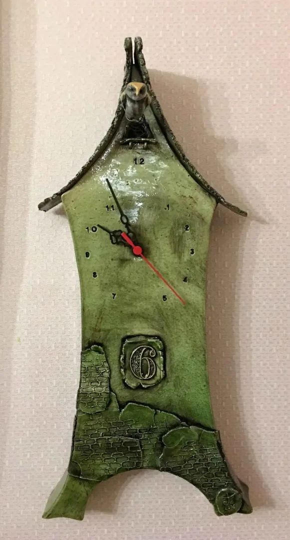 yakınlaştır "Duvar Saati" eseri DENİZ ONUR ERMAN tarafından 2016 yılında 49x46 cm ölçülerinde Metal Plaka tekniği ile yapılmıştır.