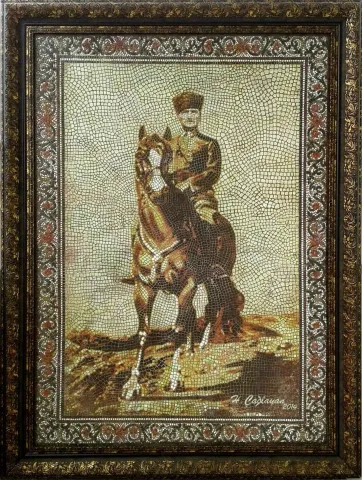 HASAN ÇAĞLAYAN — “Atatürk”, 2014 "Atatürk" eseri HASAN ÇAĞLAYAN tarafından 2014 yılında 110x80 cm ölçülerinde Tuval üzeri karışık teknik tekniği ile yapılmıştır.