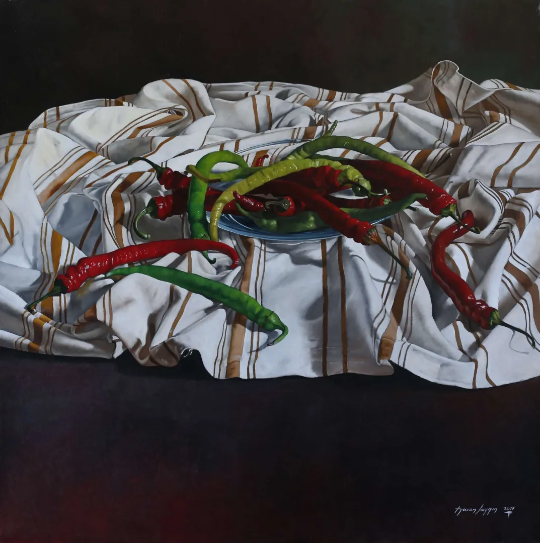 yakınlaştır "Biberler" eseri HASAN SAYGIN tarafından 2017 yılında 70x70 cm ölçülerinde Tuval üzeri yağlı boya tekniği ile yapılmıştır.