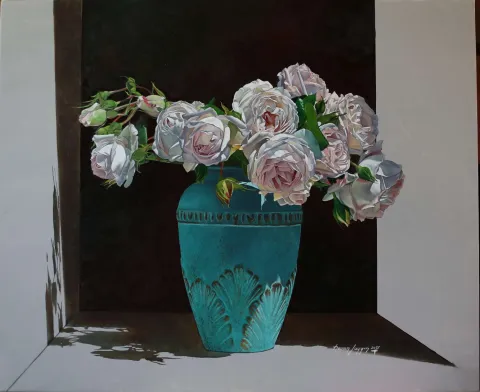 "Vazoda Güller" eseri HASAN SAYGIN tarafından 2015 yılında 73x60 cm ölçülerinde Tuval üzeri yağlı boya tekniği ile yapılmıştır.